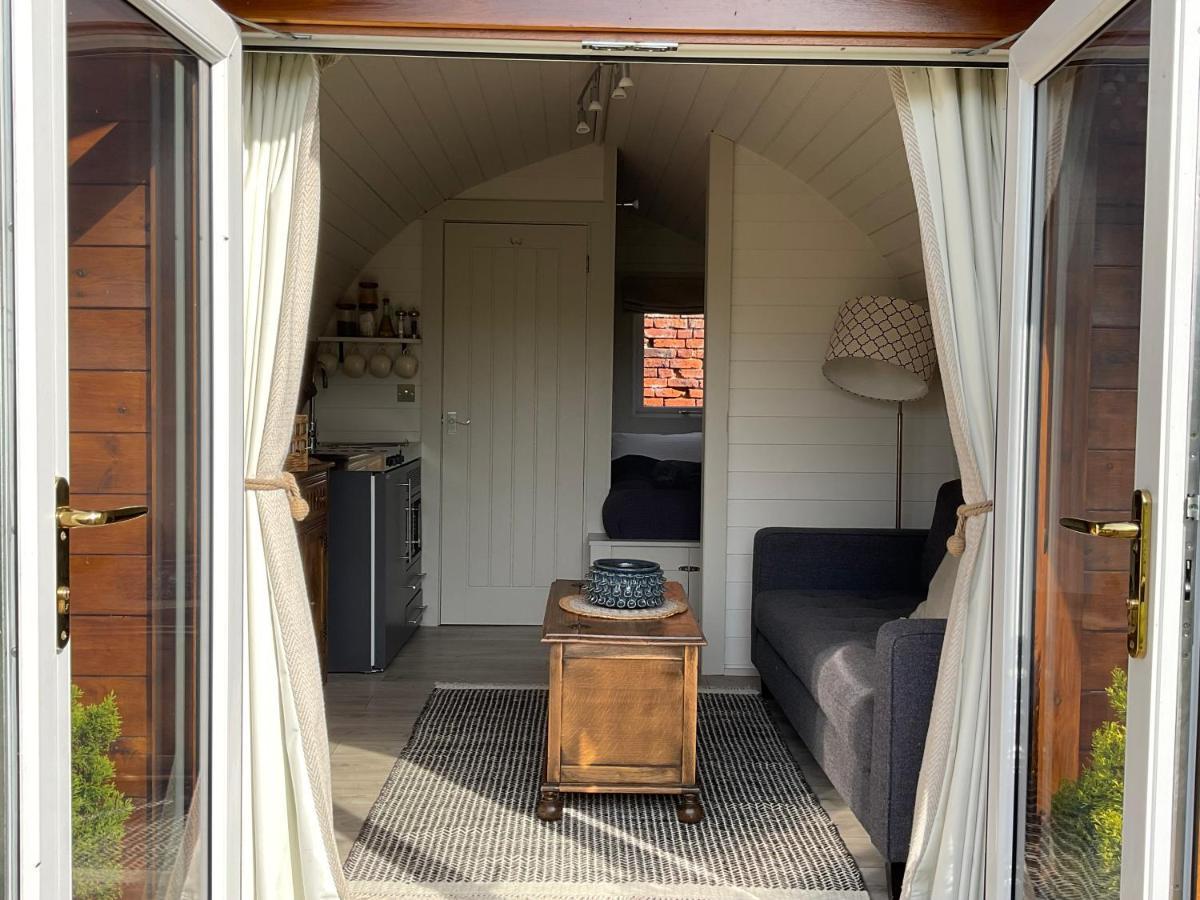 Отель Secluded Cosy Luxury Pod With Wood Fired Hot Tub Шрусбери Экстерьер фото