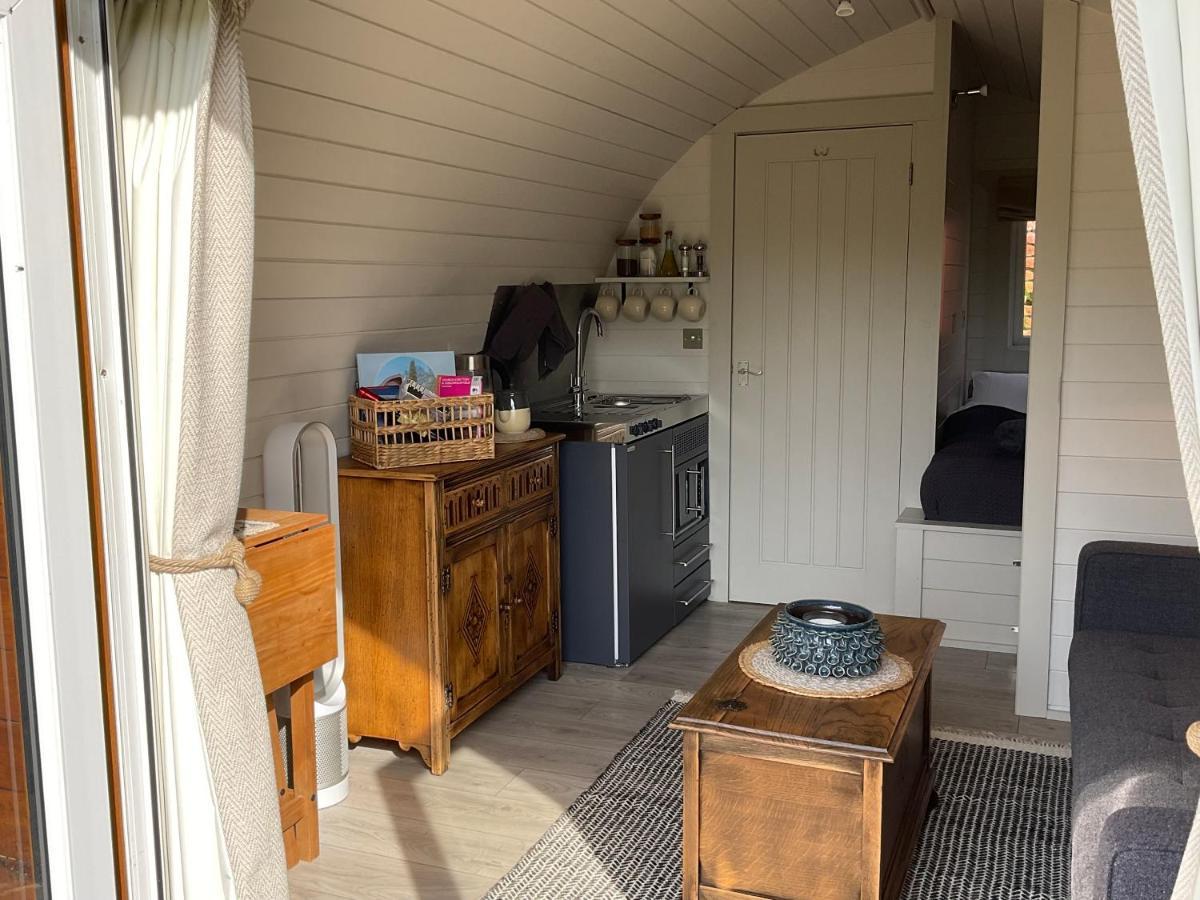 Отель Secluded Cosy Luxury Pod With Wood Fired Hot Tub Шрусбери Экстерьер фото